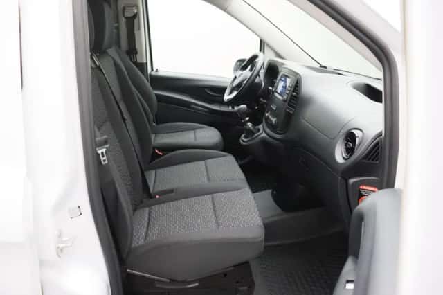 Mercedes-Benz Vito (2023) thumbnail 3