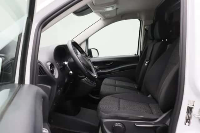 Mercedes-Benz Vito (2023) thumbnail 6