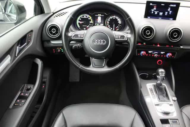 Audi A3 (2015) thumbnail 2