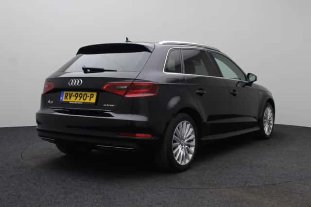 Audi A3 (2015) thumbnail 3