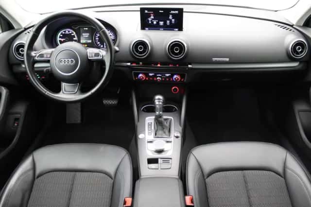 Audi A3 (2015) thumbnail 5