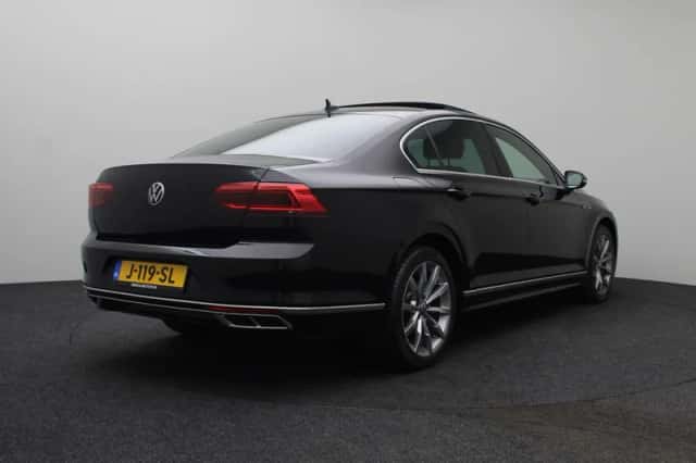 Volkswagen Passat (2020) thumbnail 3