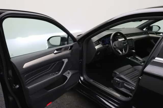 Volkswagen Passat (2020) thumbnail 4