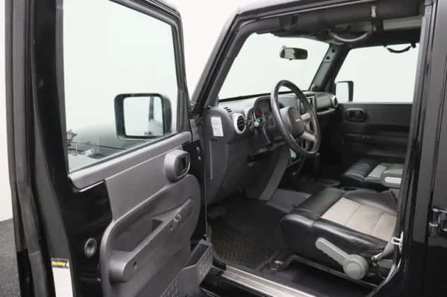 Jeep Wrangler (2010) thumbnail 2