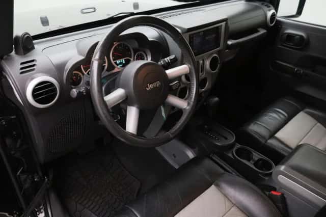 Jeep Wrangler (2010) thumbnail 4