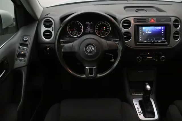 Volkswagen Tiguan (2011) thumbnail 2