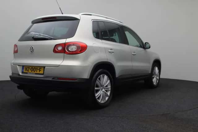 Volkswagen Tiguan (2011) thumbnail 3