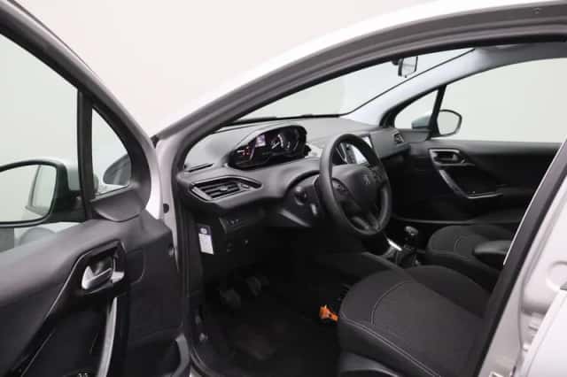 Peugeot 208 (2017) thumbnail 2