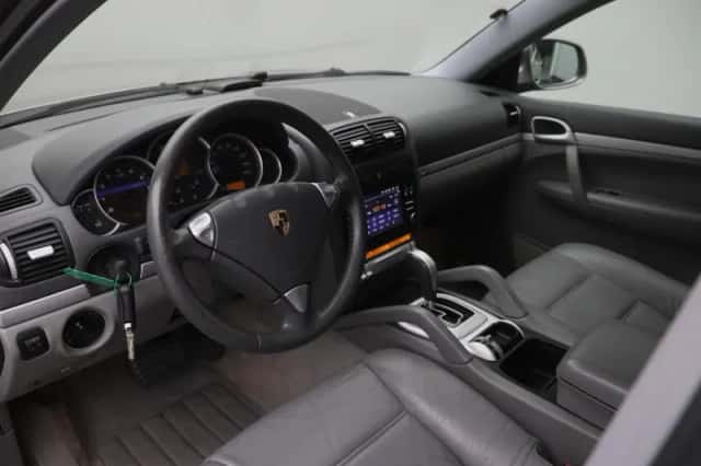 Porsche Cayenne (2003) thumbnail 2