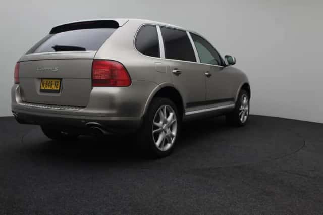 Porsche Cayenne (2003) thumbnail 3