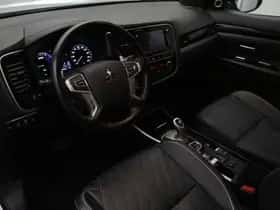Mitsubishi Outlander (2019) thumbnail 12