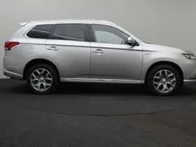 Mitsubishi Outlander (2019) thumbnail 18