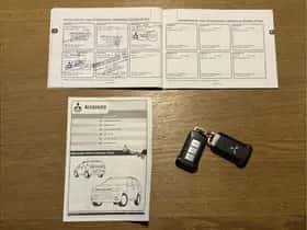 Mitsubishi Outlander (2019) thumbnail 3