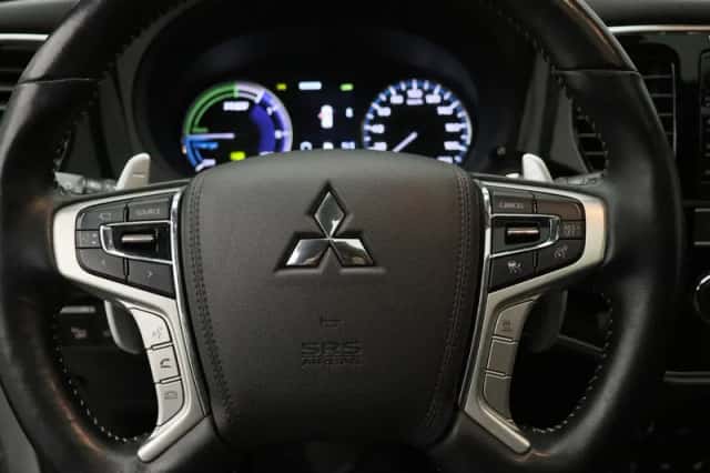 Mitsubishi Outlander (2019) thumbnail 6