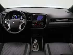 Mitsubishi Outlander (2019) thumbnail 9