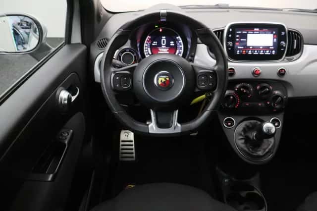 Fiat 500 (2019) thumbnail 2