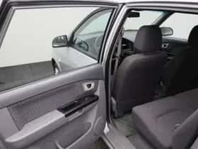 Kia Carens (2006) thumbnail 12