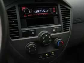 Kia Carens (2006) thumbnail 21