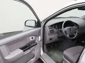 Kia Carens (2006) thumbnail 4