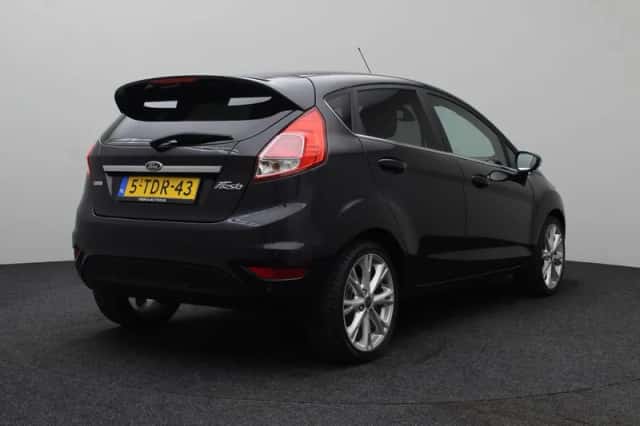 Ford Fiesta (2014) thumbnail 3