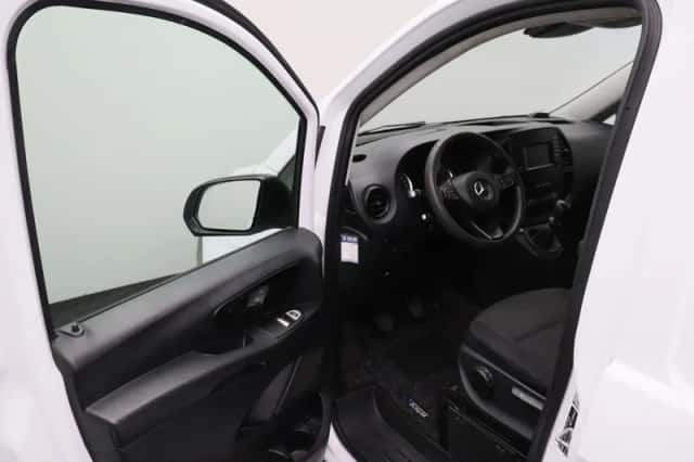 Mercedes-Benz Vito (2020) thumbnail 3