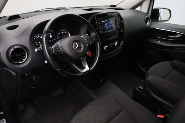 Mercedes-Benz Vito (2022) thumbnail 2
