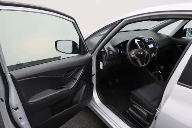 Hyundai ix20 (2011) thumbnail 4