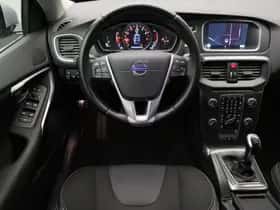 Volvo V40 (2014) thumbnail 2