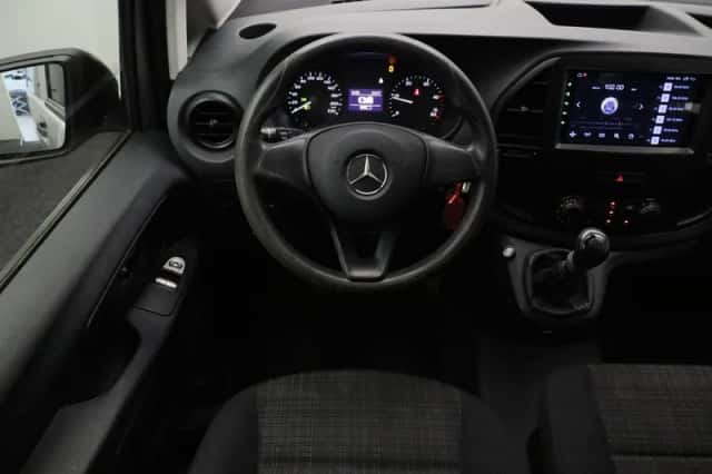 Mercedes-Benz Vito (2017) thumbnail 2
