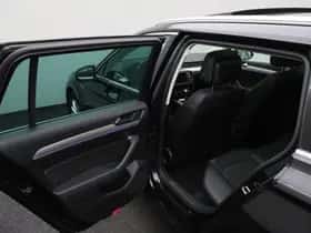 Volkswagen Passat (2016) thumbnail 11