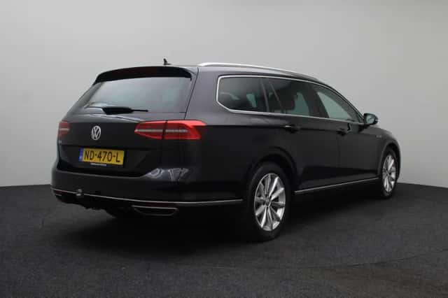 Volkswagen Passat (2016) thumbnail 3