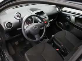 Toyota Aygo (2012) thumbnail 2