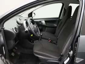 Toyota Aygo (2012) thumbnail 11