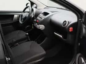 Toyota Aygo (2012) thumbnail 17