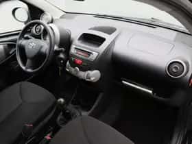 Toyota Aygo (2012) thumbnail 8