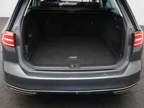 Volkswagen Passat (2016) thumbnail 36