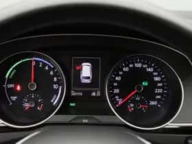 Volkswagen Passat (2016) thumbnail 6