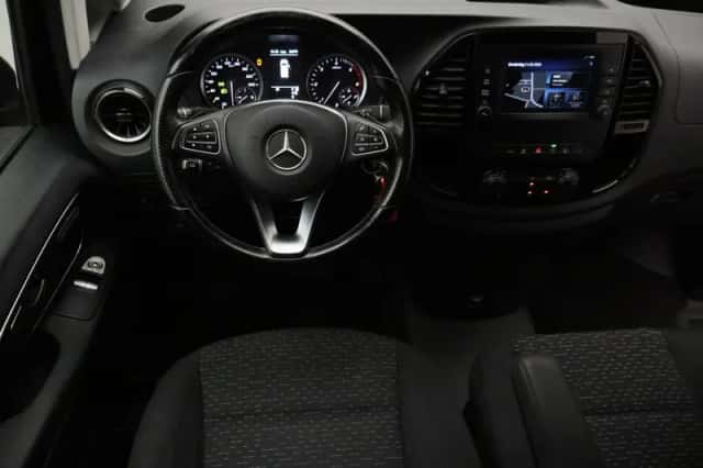 Mercedes-Benz Vito (2022) thumbnail 2