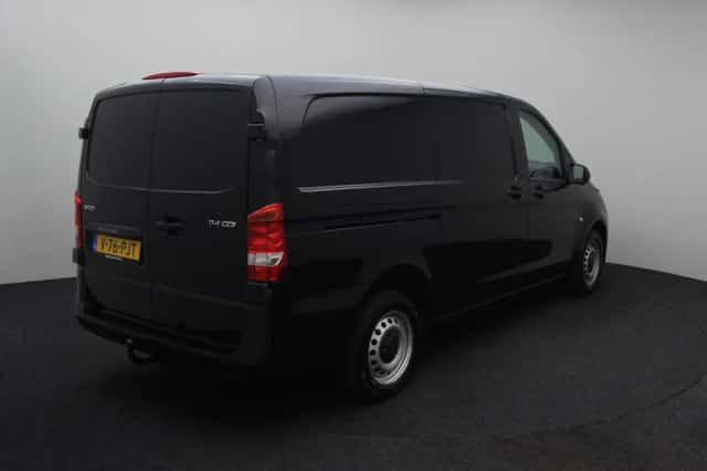 Mercedes-Benz Vito (2022) thumbnail 3