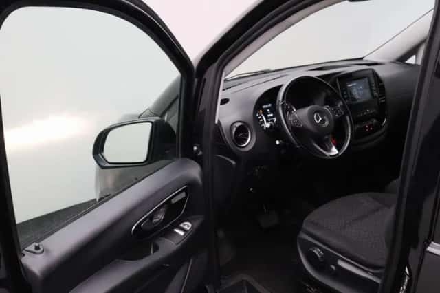 Mercedes-Benz Vito (2022) thumbnail 4