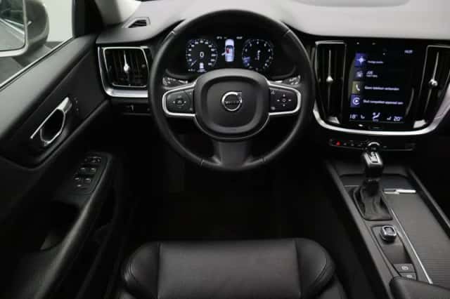Volvo V60 (2019) thumbnail 2