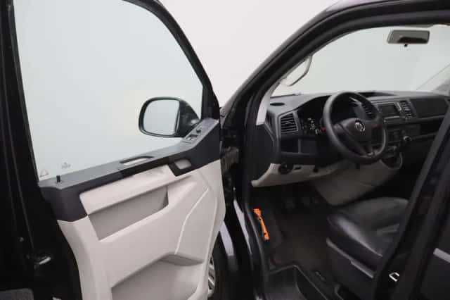 Volkswagen Transporter (2015) thumbnail 2
