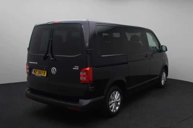 Volkswagen Transporter (2015) thumbnail 3