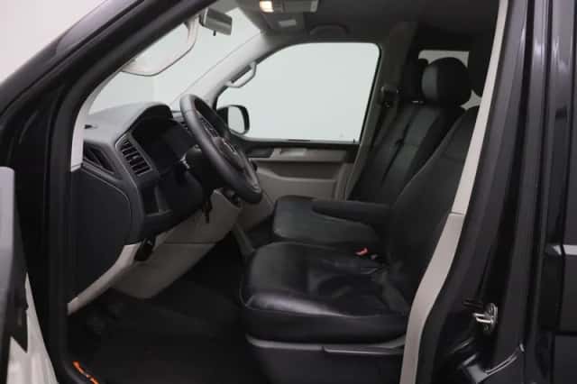 Volkswagen Transporter (2015) thumbnail 4