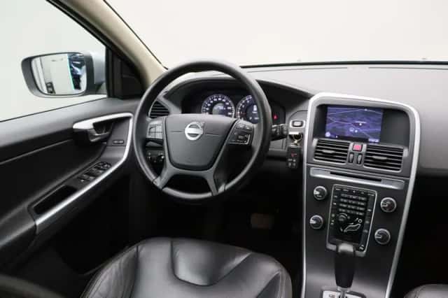 Volvo XC60 (2011) thumbnail 2