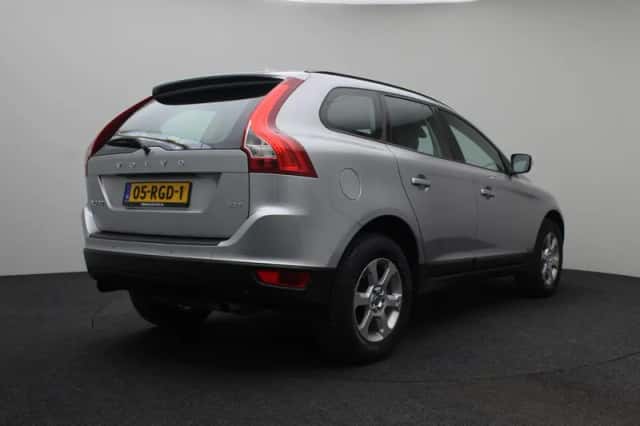 Volvo XC60 (2011) thumbnail 3