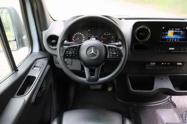 Mercedes-Benz Sprinter (2018) thumbnail 2