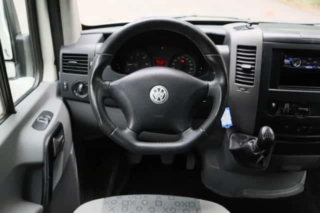 Volkswagen Crafter (2011) thumbnail 2