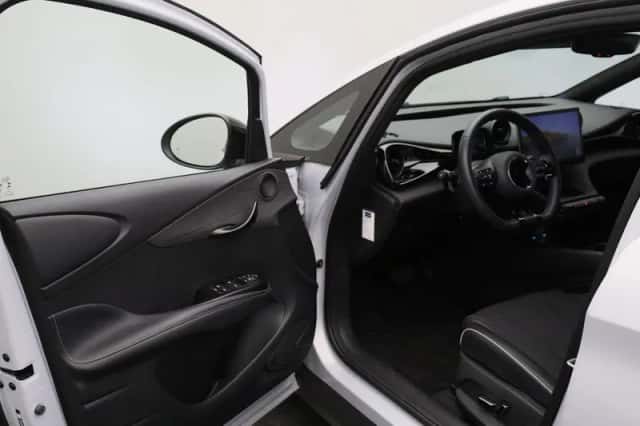 BYD Dolphin (2024) thumbnail 4