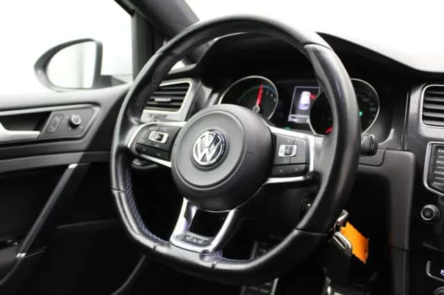 Volkswagen Golf (2015) thumbnail 4